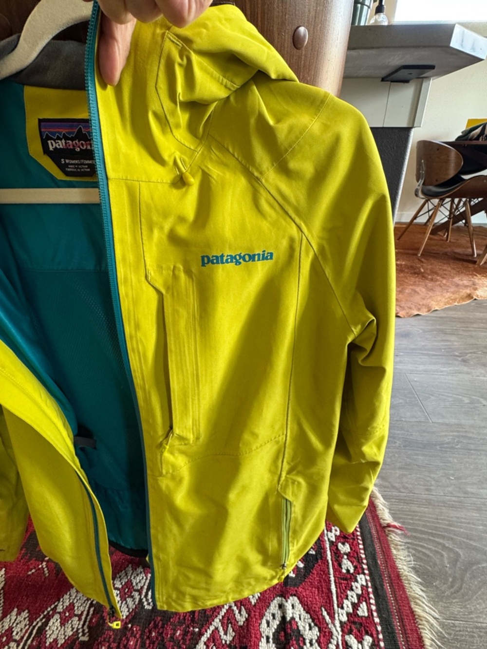 Patagonia Yellow Green Ski Jacket with Teal Lining - Picture 2 of 7